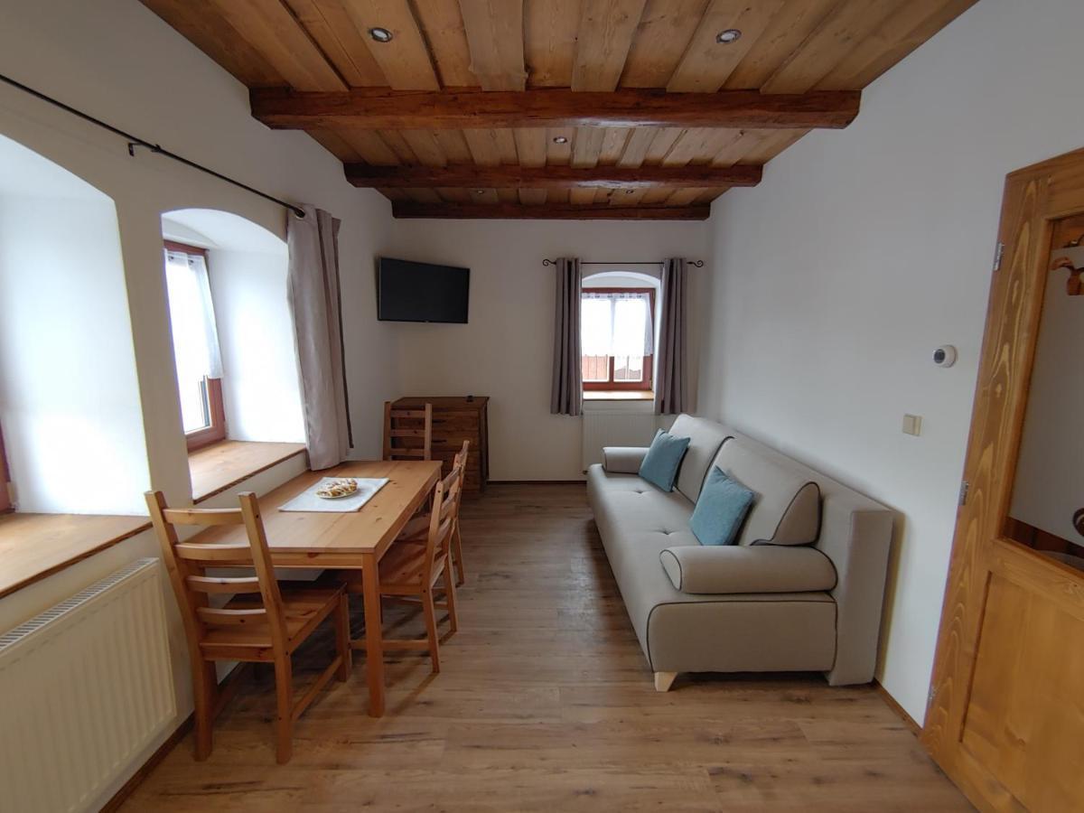U Mikesu Apartment Vyssi Brod Exterior photo